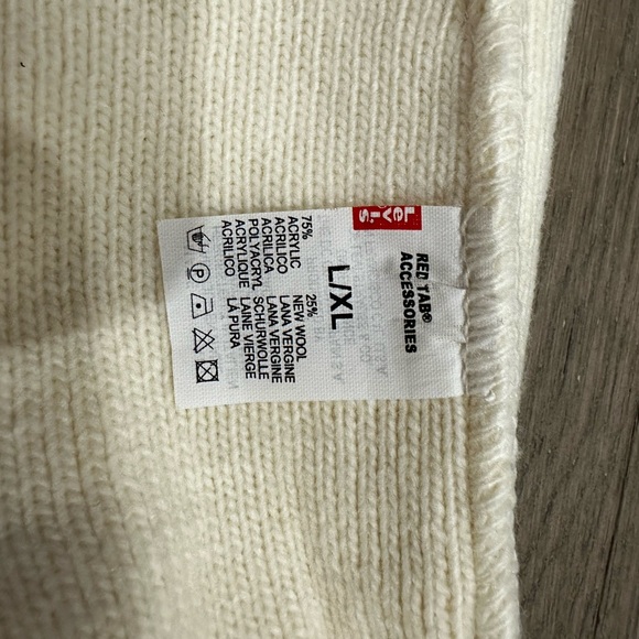 Levi's Kids White Beanie - Picture 2 of 2